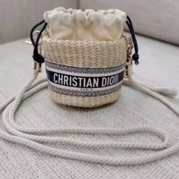 Christian Dior Straw VIP Mini Shoulder Bag
Limited Novelty NWB - Picture 1 of 5